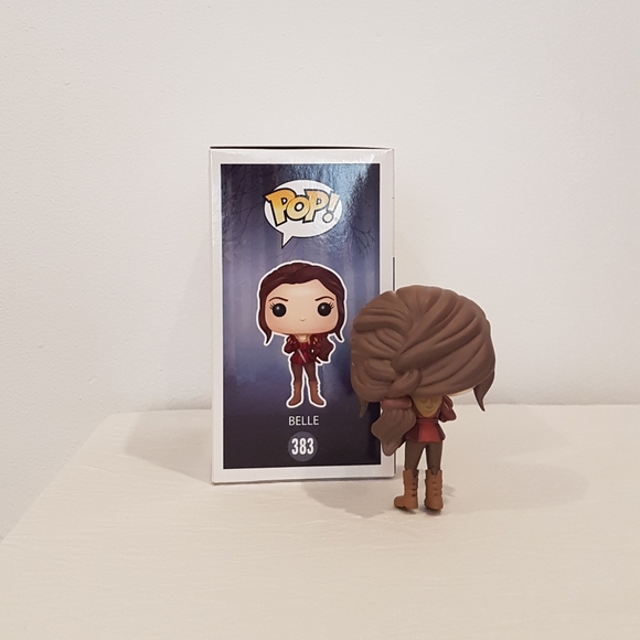 Belle Funko Pop 383 Once Upon a Time - Picture 5 of 7